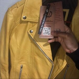 This is brand new its a jild real leather jacket